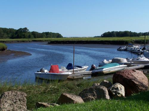 Shea's Riverside Inn & Motel