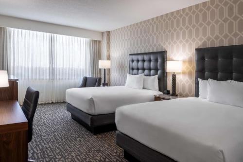 2 queen beds