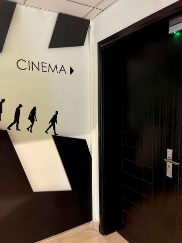 Lux Studio Apt With Pool Cinema Gym - image 12
