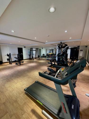 Lux Studio Apt With Pool Cinema Gym - image 14