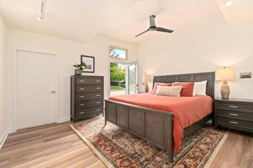 The Cozy Corner Retreat, 15 min walk to Old Town in Fort Collins, USA