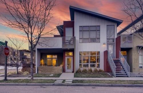 The Cozy Corner Retreat, 15 min walk to Old Town in Fort Collins, USA