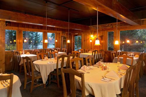 餐廳, 塔馬拉克小屋 (Tamarack Lodge) in 馬姆莫斯湖 (CA)
