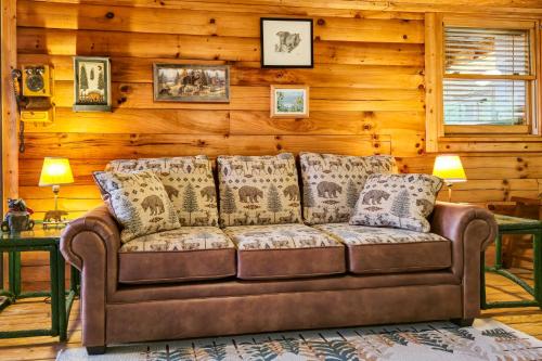 Smoky Mountain Living Grand Cabin with Hot Tub - image 12