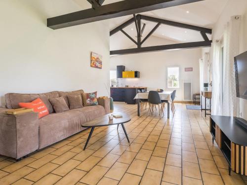 Maison calme, entouree de marais, proche plage et commerces, avec jardin et equipements complets - F in Les Moutiers-en-Retz