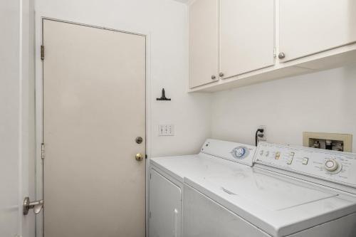 Townhome 3bedrooms two and half bathroom 30 Minutes from Disneyland in Lake Forest, USA