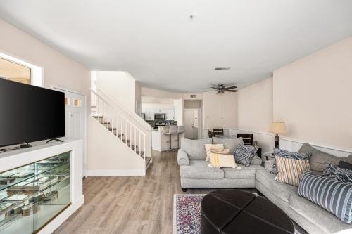 Townhome 3bedrooms two and half bathroom 30 Minutes from Disneyland in Lake Forest, USA