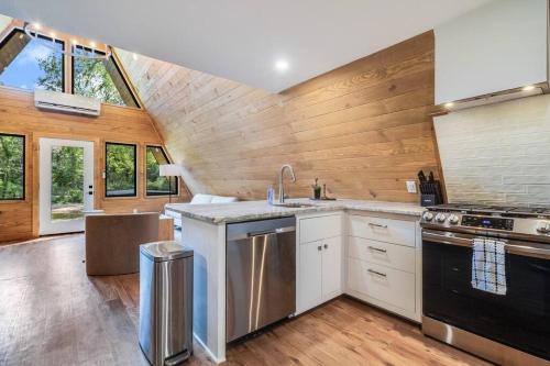 Modern A-Frame Cabin by Rip Van Winkle with Hot Tub thumb 4