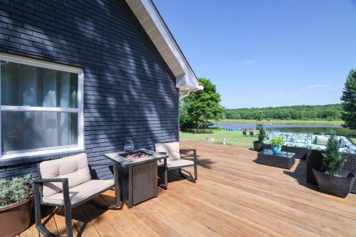 POCONOS BRAND NEW LAKEFRONT Oasis 1 ACRE HOTTUB GAMEROOM FIREPITS TALK ABOUT PRIVACY - image 7
