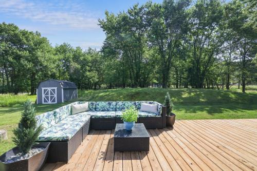 POCONOS BRAND NEW LAKEFRONT Oasis 1 ACRE HOTTUB GAMEROOM FIREPITS TALK ABOUT PRIVACY - image 13