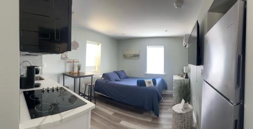 318 E Youngs Ave Unit 8 Salty Shore Retreat Idyllic Studio by the Sea in Wildwood, USA