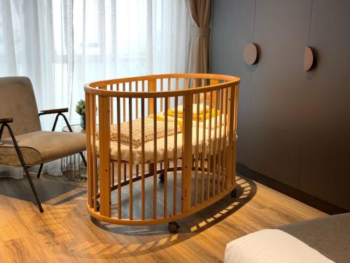 Premier King Room image 10