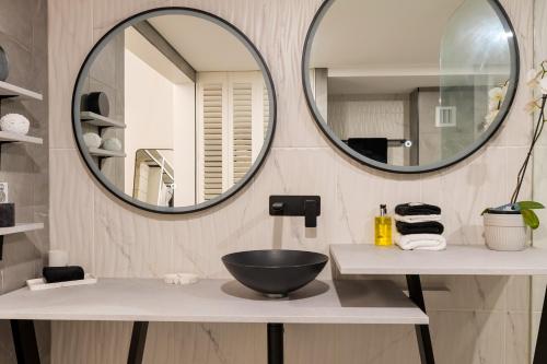 Stylish Private Studio at Club Tropical - Tap to explore photos