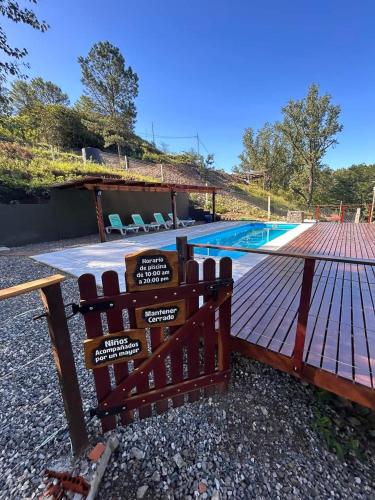 Peldbaseins, Cabañas La Arbolada (Cabanas La Arbolada) in Eldurazno
