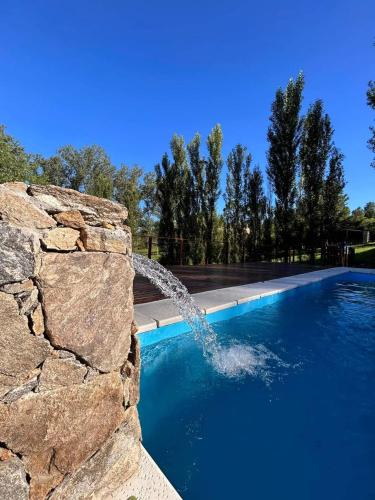 Peldbaseins, Cabañas La Arbolada (Cabanas La Arbolada) in Eldurazno