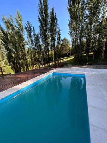 Peldbaseins, Cabañas La Arbolada (Cabanas La Arbolada) in Eldurazno