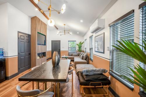 HTX Ultra Chiic Suite #1