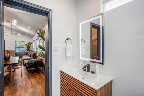 HTX Ultra Chiic Suite #1