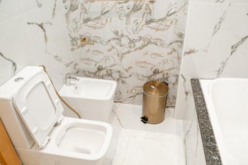 2BDR Luxury Apartment in Palm, Dubai (photo 6)