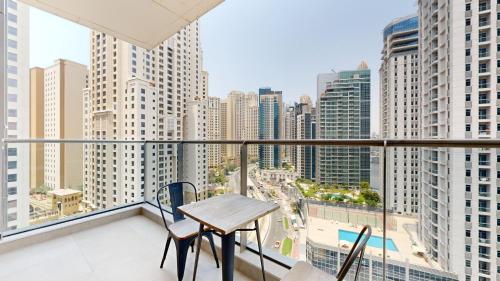 Primestay - Vibrant 1BR in Sparkle Tower - Dubai Marina - image 7