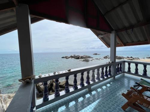 Char Bungalows in Jansom Bay