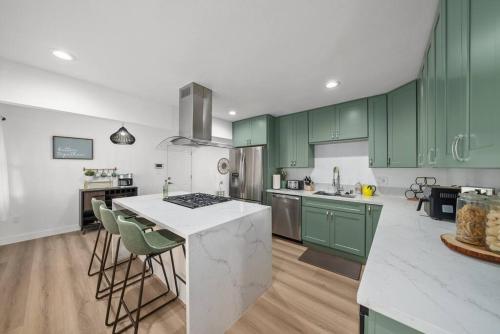 Pool, Hot Tub, Luxury 3 Beds,15 Min Beach,DT, Zoo, Sesame Place, Airport in Shelltown
