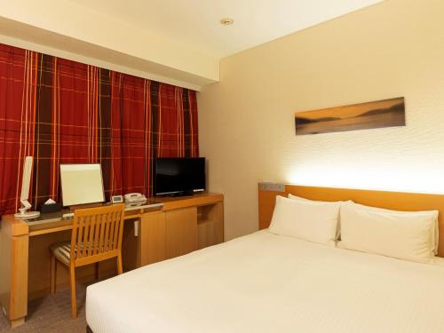 Small Double Room - Non-Smoking image 9