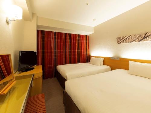 Economy Twin Room - Non-Smoking image 8