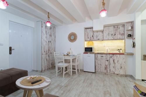 Lara free parking Skadarlija