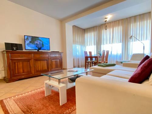 One-Bedroom Apartment image 9