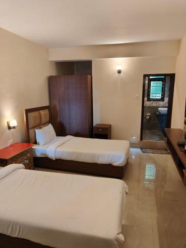 2 twin beds