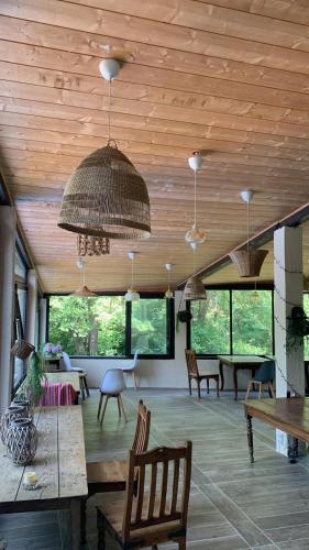 Étterem, Gites Libellule at Auberge de l'Arac, Bar, Restaurant in Aleu