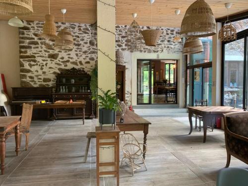 Étterem, Gites Libellule at Auberge de l'Arac, Bar, Restaurant in Aleu