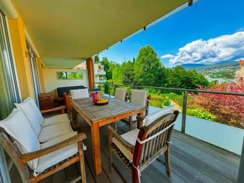 Lake view 2 Bedroom Apartment, Terrace, Private Lake Access in Velden am Wörthersee, Österreich