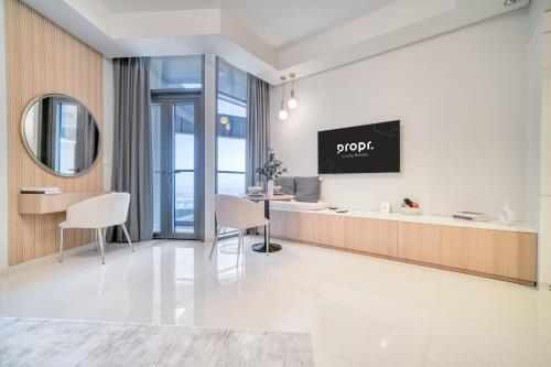 Cozy High-Floor Studio with Amazing Views - image 9