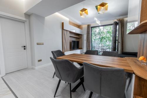 Vitoshka Luxury 2-BR Retreat by BulgarianHomes, Sofia