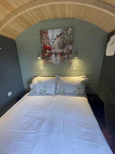 Enchanted Cabin Retreat in Sibford Gower