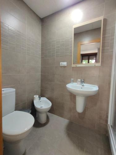 Double or Twin Room image 9