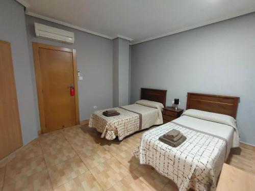 Double or Twin Room image 6