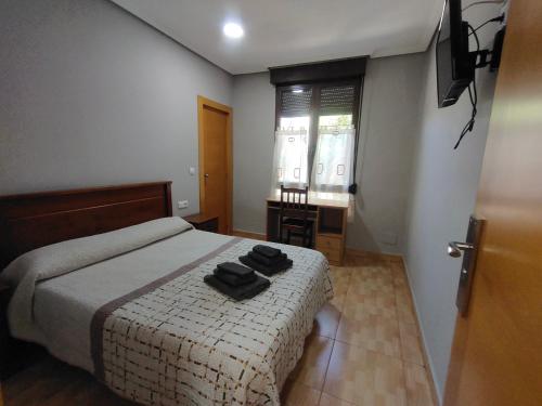 Double or Twin Room image 8