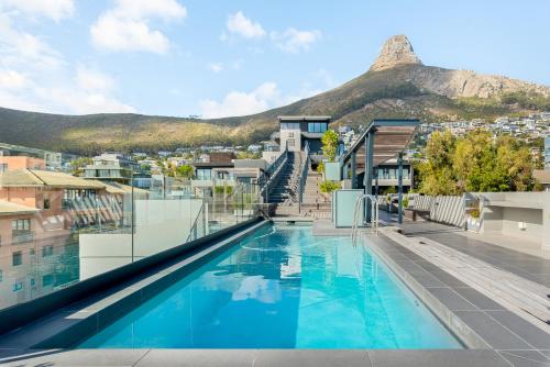 Sea Point Artistic Hideaway - Rooftop Pool Gym - image 8