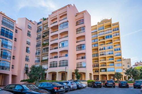 Three Bedroom Apartment with Sea View image 8