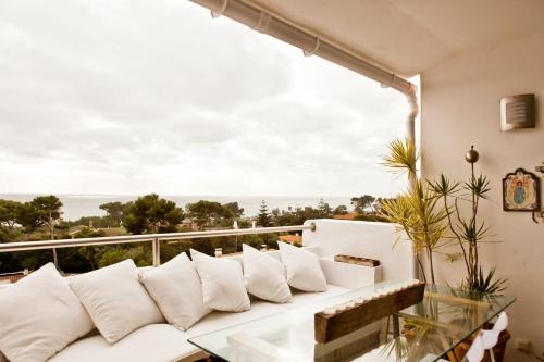Three Bedroom Apartment with Sea View image 6