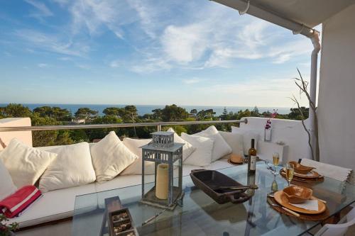 Three Bedroom Apartment with Sea View image 5