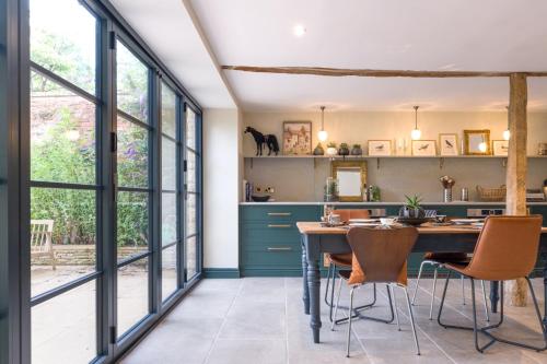 The Mill House - Beautiful 4BD Country Home in Pitchcombe