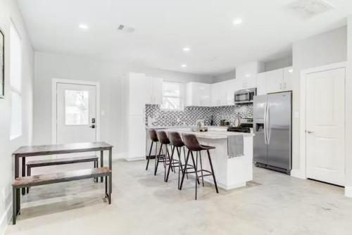 Centrally Located Pet Friendly 3 Bedroom Haven in Houston, USA