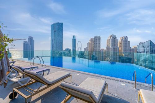 Savis Home -Radiant Dubai Ain & Marina View - image 13