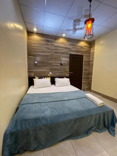 One-Bedroom Apartment image 1