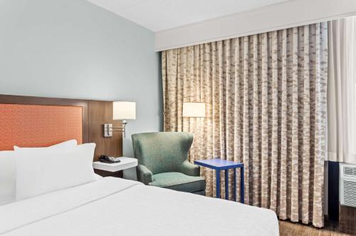 Hampton Inn Chicago-Naperville - image 13