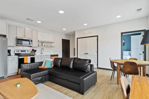 CozySuites on Mass with garage parking #9 thumb 4
